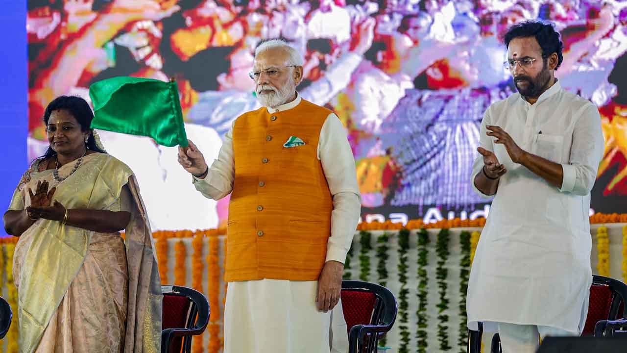 PM Modi | గుజరాత్‌కు 9 ఏండ్లలో 6 లక్షల కోట్లు.. తెలంగాణకు తెలంగాణకు ఉత్త ఎన్నికల ముచ్చట్లు.. ఇదీ ప్రధాని మోదీ రాజకీయ నీతి