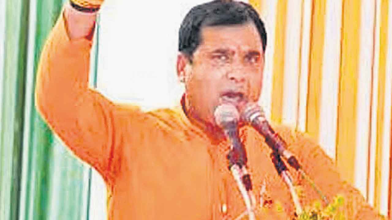 రైతుల మధ్య లేకుంటే టికాయిత్‌ హతం