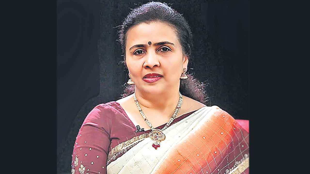 ఎన్నారై ఝాన్సీకి భారీ షాక్‌