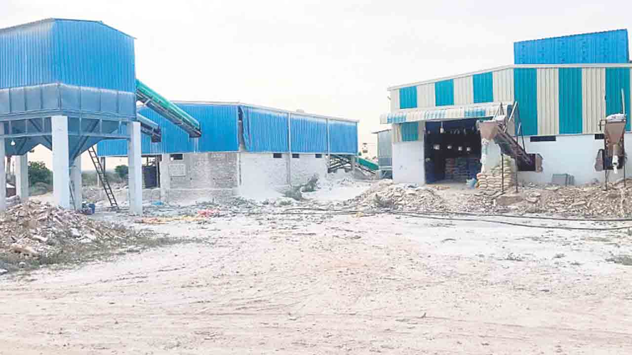 సరిహద్దులోపారిశ్రామిక ప్రగతి