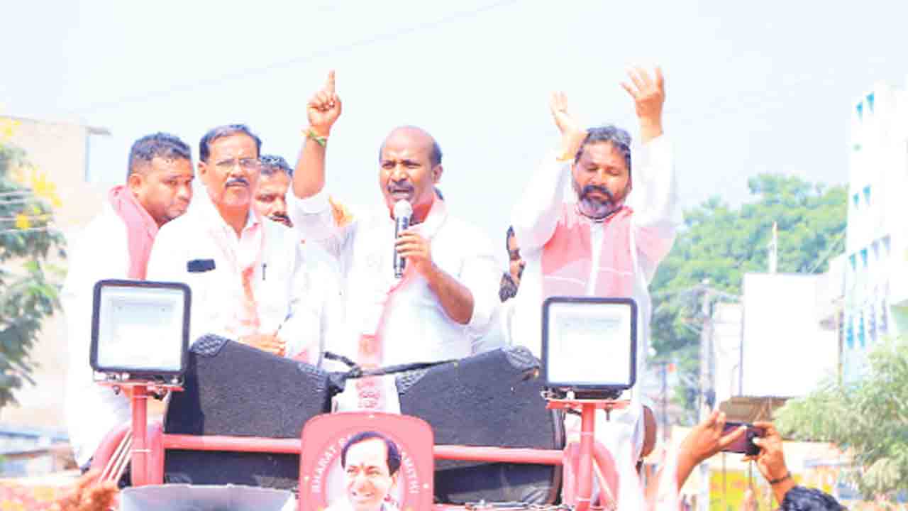 రామన్నపేటలోగులాబీ రెపరెపలు