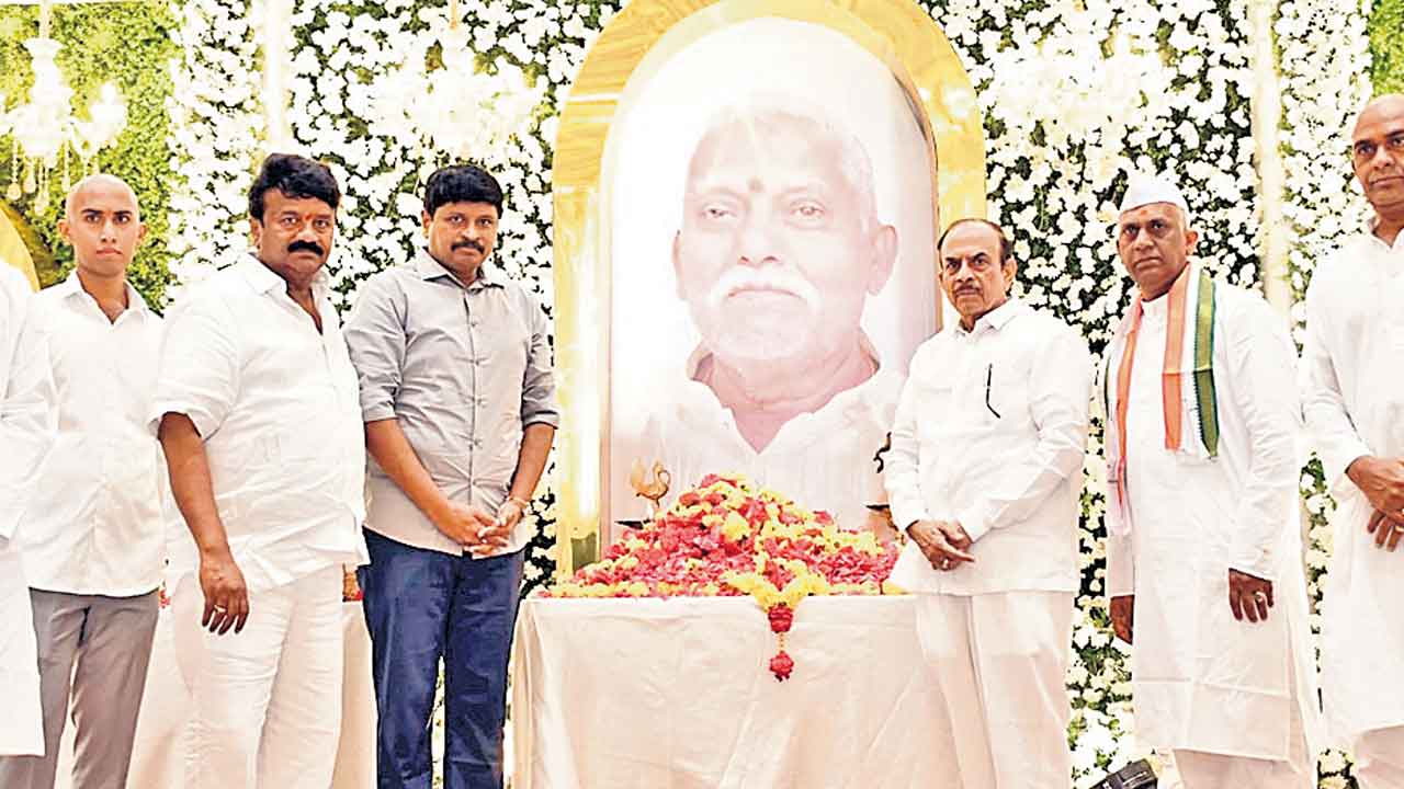 నర్సింహయాదవ్‌కు ఘన నివాళి