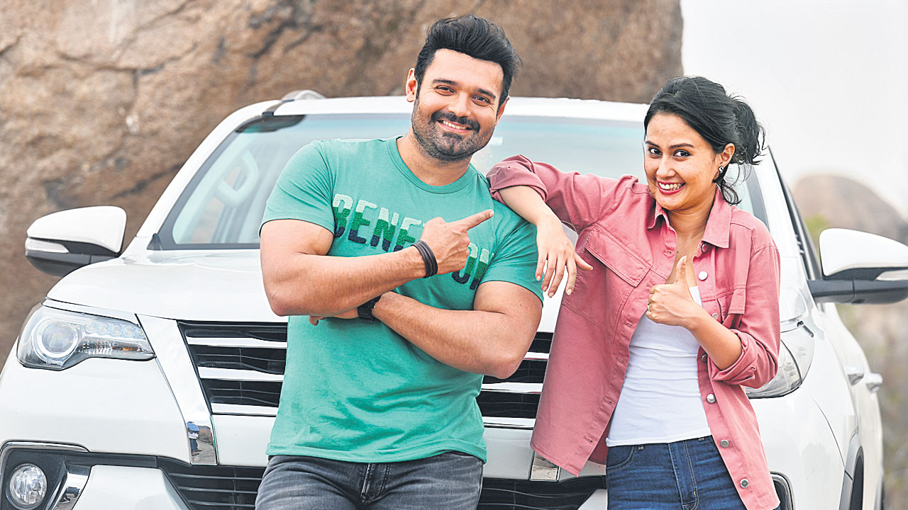 Nenekkadunna | జర్నలిస్టుల నేపథ్యంలో..