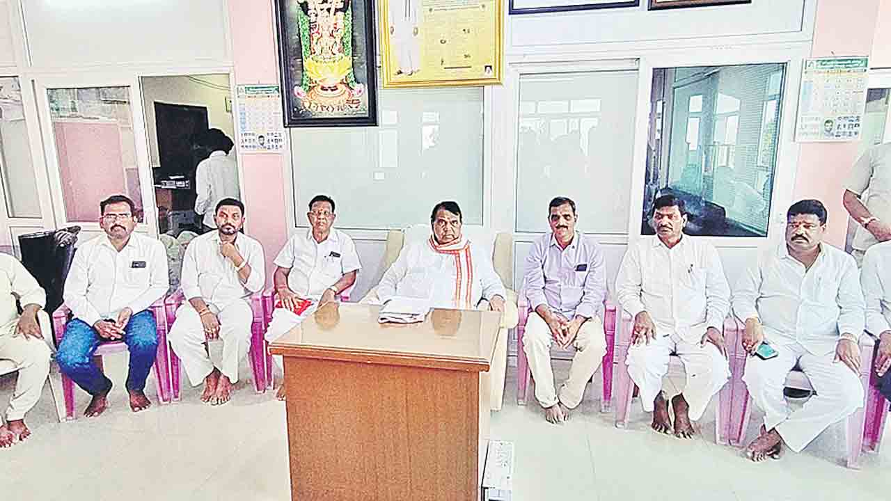 కేసీఆర్‌ చెప్పింది చేస్తారు.. చేసిందే చెబుతారు