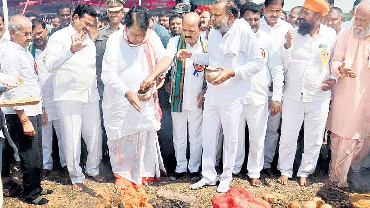 స్వరాష్ట్రంలోనే గ్రామాల అభివృద్ధి