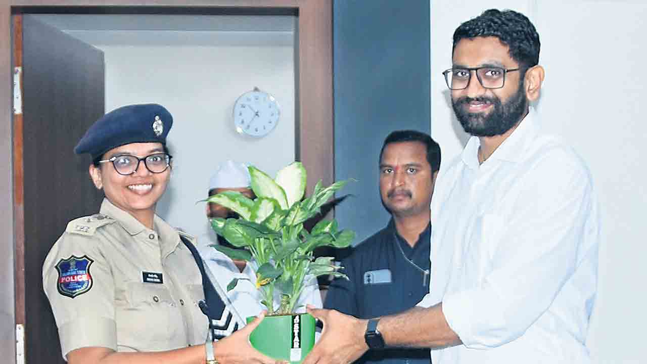 వంద నిమిషాల్లో ఫిర్యాదుల పరిష్కారం