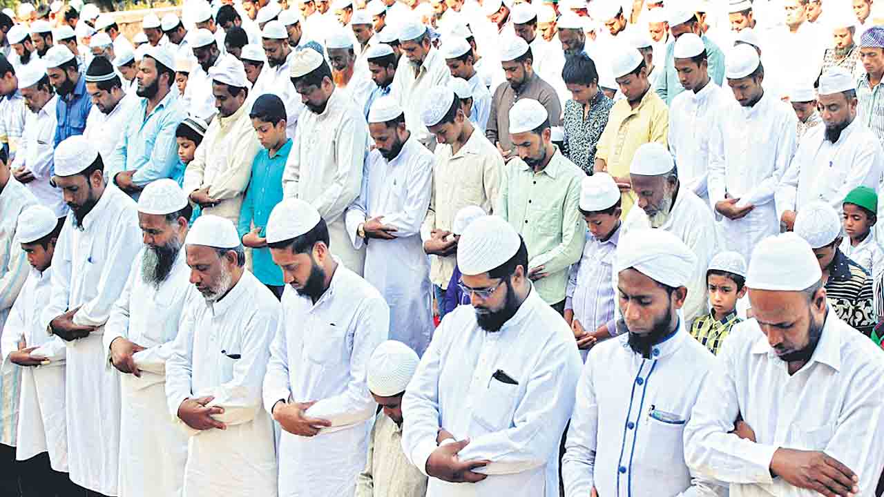 మైనారిటీలకు అండగా..