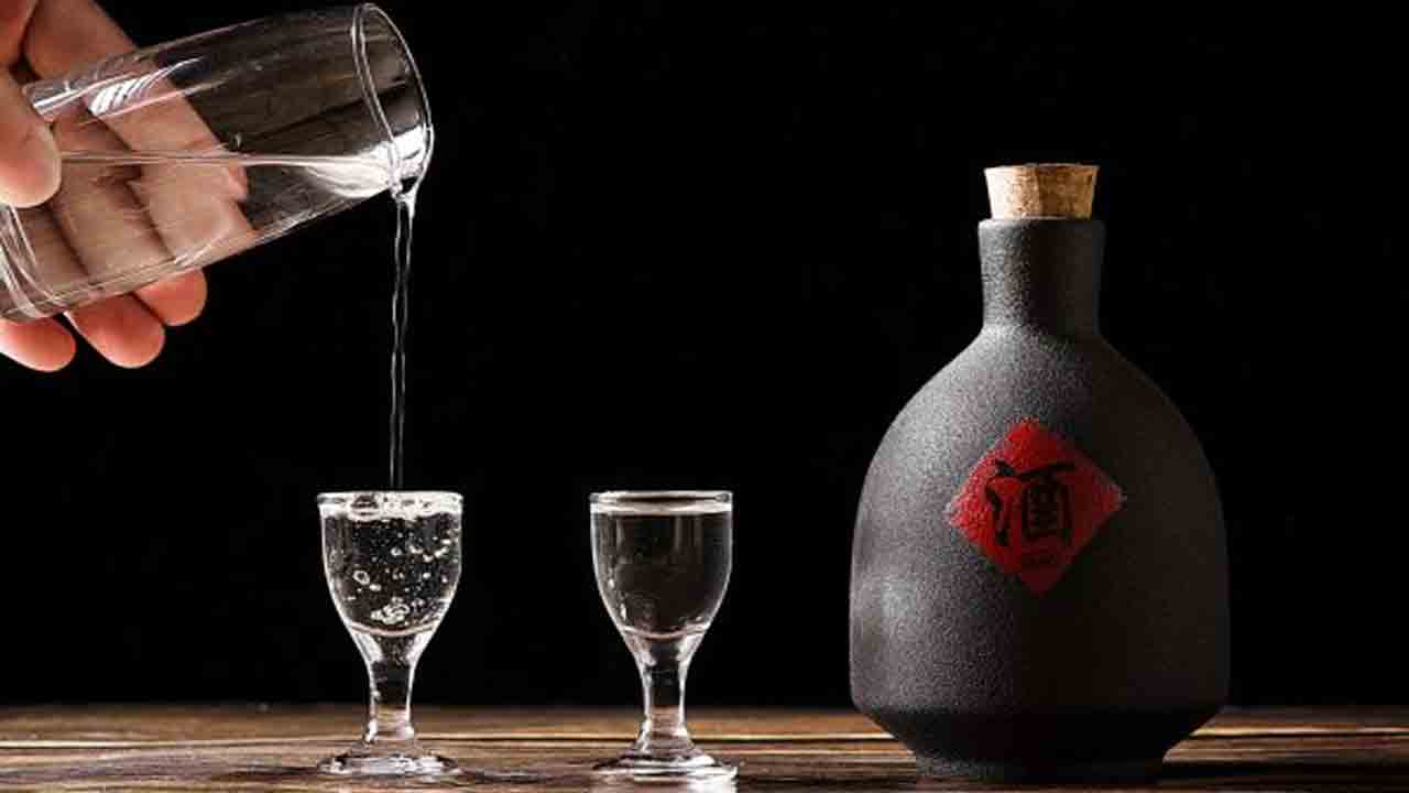 Chinese Man | ఆఫీస్‌ పార్టీలో పందెం కాసి.. 10 నిమిషాల్లో లీటర్‌ మద్యం తాగి.. క్షణాల్లో ప్రాణాలు విడిచిన ఉద్యోగి