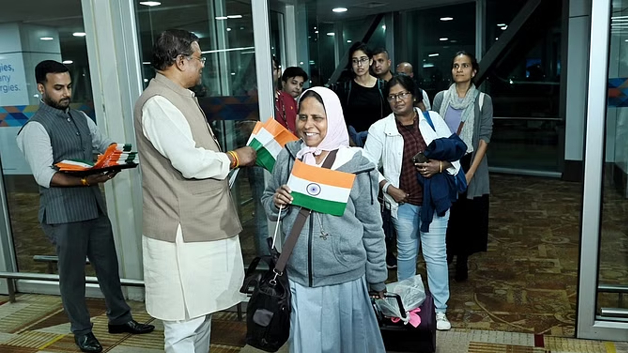 Operation Ajay | హమాస్‌-ఇజ్రాయెల్ యుద్ధం.. టెల్‌ అవీవ్‌ నుంచి ఢిల్లీకి భారతీయుల తరలింపు..