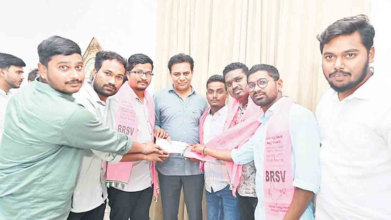 లక్ష మెజార్టీతో గెలువాలని..