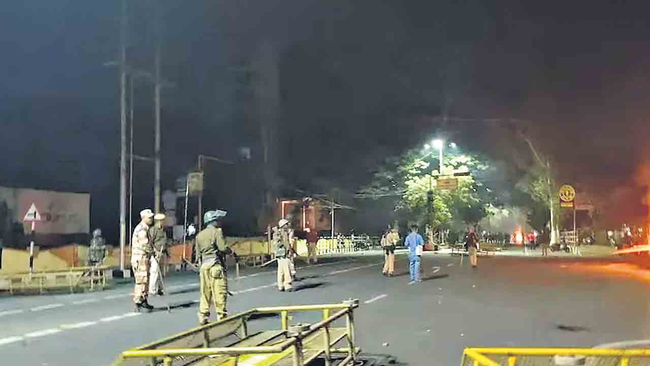 మణిపూర్‌లో నిరవధిక బంద్‌