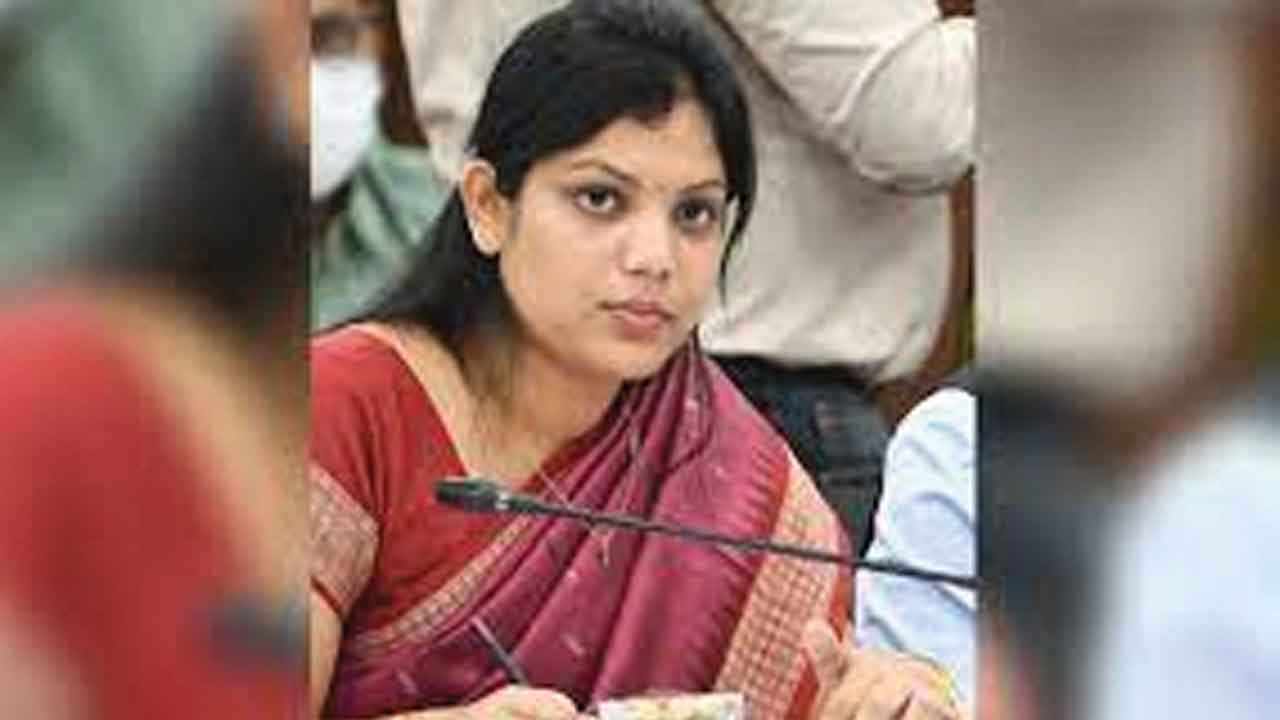 కరీంనగర్‌ కలెక్టర్‌గా పమేలా సత్పతి