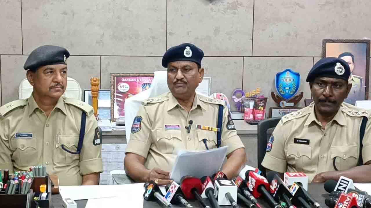 Pravalika | ప్రేమ విఫలం వల్లే ప్రవళిక ఆత్మహత్య.. ఇప్పటివరకు ఎలాంటి పోటీ పరీక్ష రాయలే: డీసీపీ వెంకటేశ్వరరావు