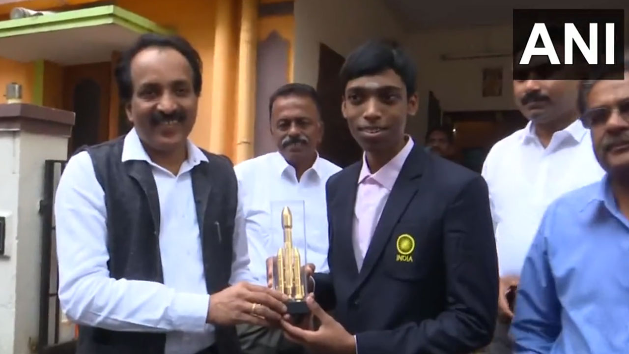 ISRO Chairman Somanath | ఇండియన్‌ గ్రాండ్‌ మాస్టర్‌ ప్రజ్ఞానందను అభినందించిన ఇస్రో చైర్మన్‌