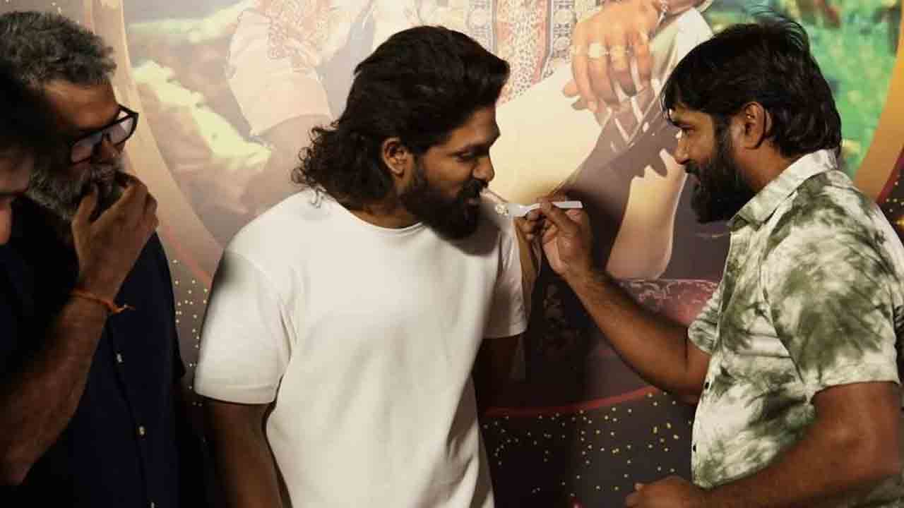 Pushpa The Rule | పుష్ప ది రూల్‌ సెట్స్‌లో అల్లు అర్జున్‌ టీం సెలబ్రేషన్స్‌.. స్పెషలేంటో మరి..!