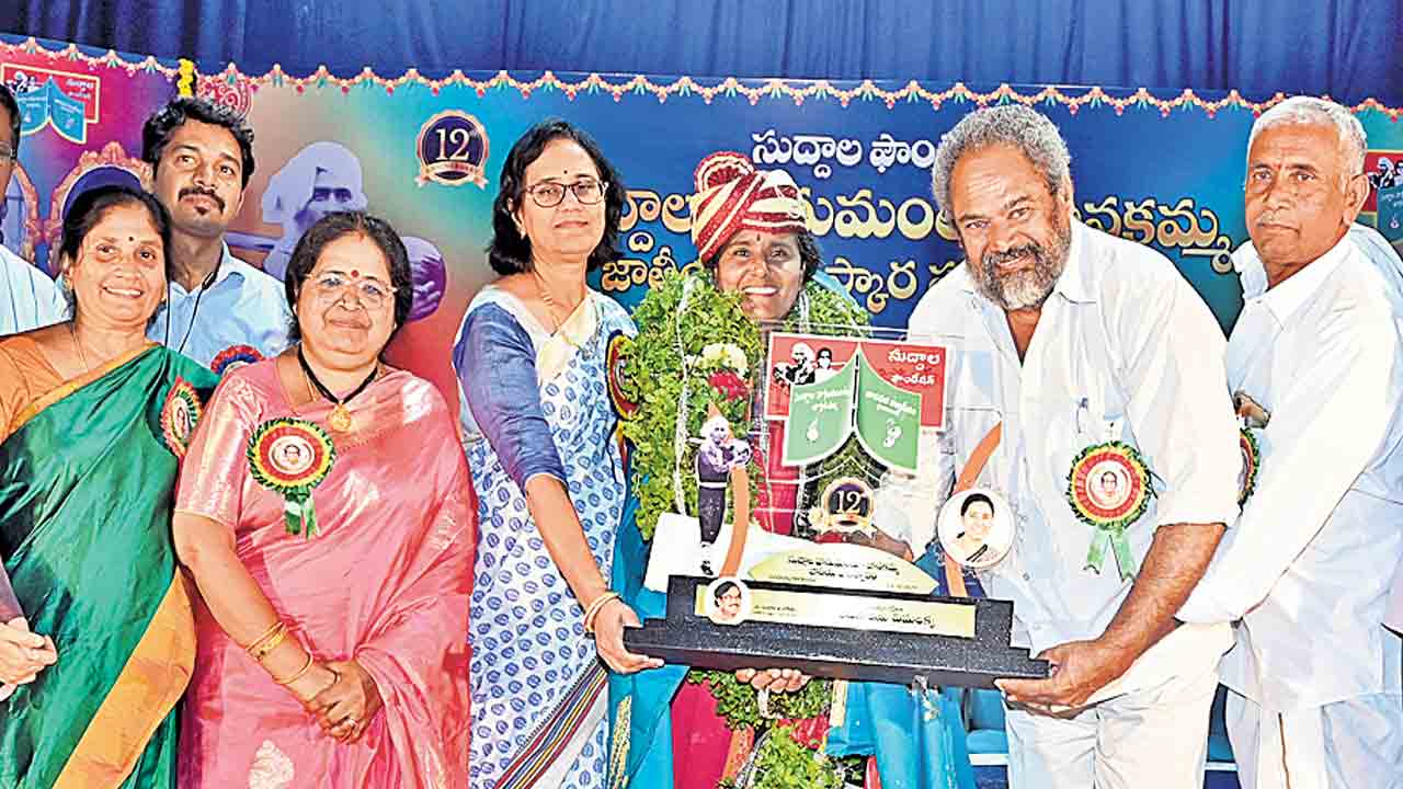 విమలక్కకు ‘సుద్దాల’ పురస్కారం ప్రదానం