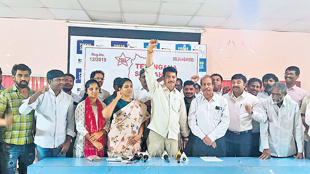 బీఆర్‌ఎస్‌కే సీమాంధ్రుల మద్దతు