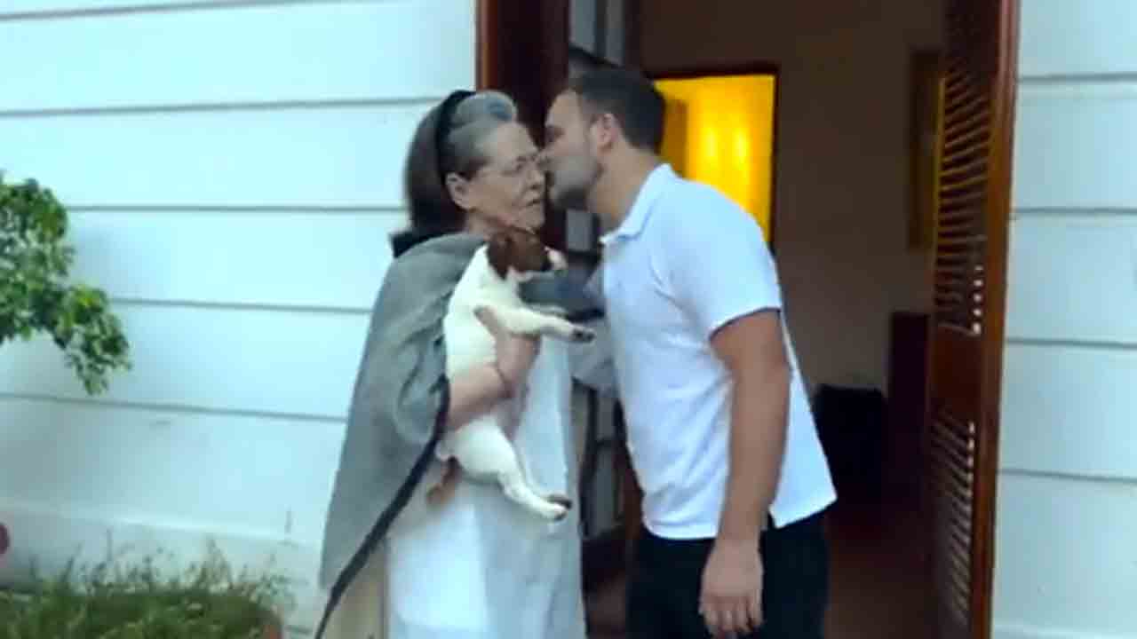 Rahul Gandhi | సోనియా గాంధీకి సర్‌ప్రైజ్‌ గిఫ్ట్‌ ఇచ్చిన రాహుల్‌.. వీడియో వైరల్‌