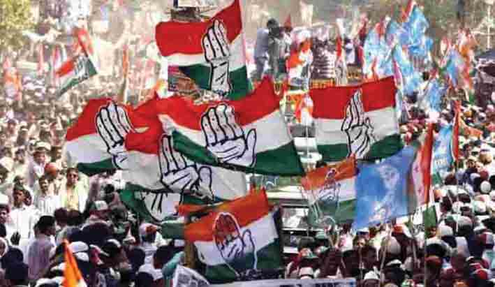 వార్‌రూమ్‌ ముందే కాంగ్రెస్‌ శ్రేణుల నిరసనలు