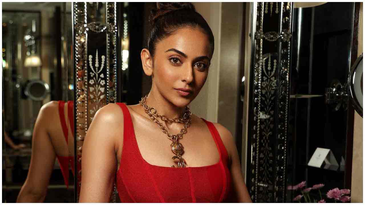 Rakul Preet Singh | మత్తెక్కించే చూపులతో పిచ్చెక్కిస్తున్న రకుల్ ప్రీత్ సింగ్..