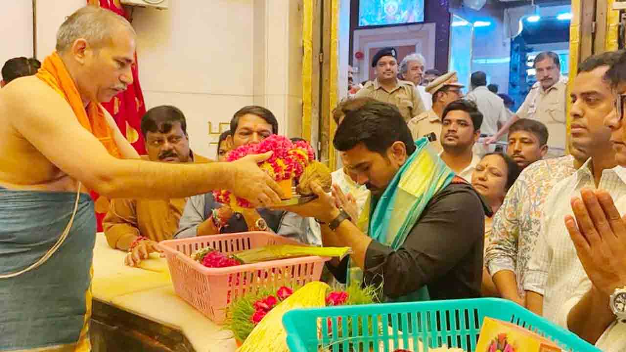 Ram Charan | ముంబై సిద్ధివినాయక ఆలయంలో చరణ్‌ పూజలు.. పిక్స్‌ వైరల్‌