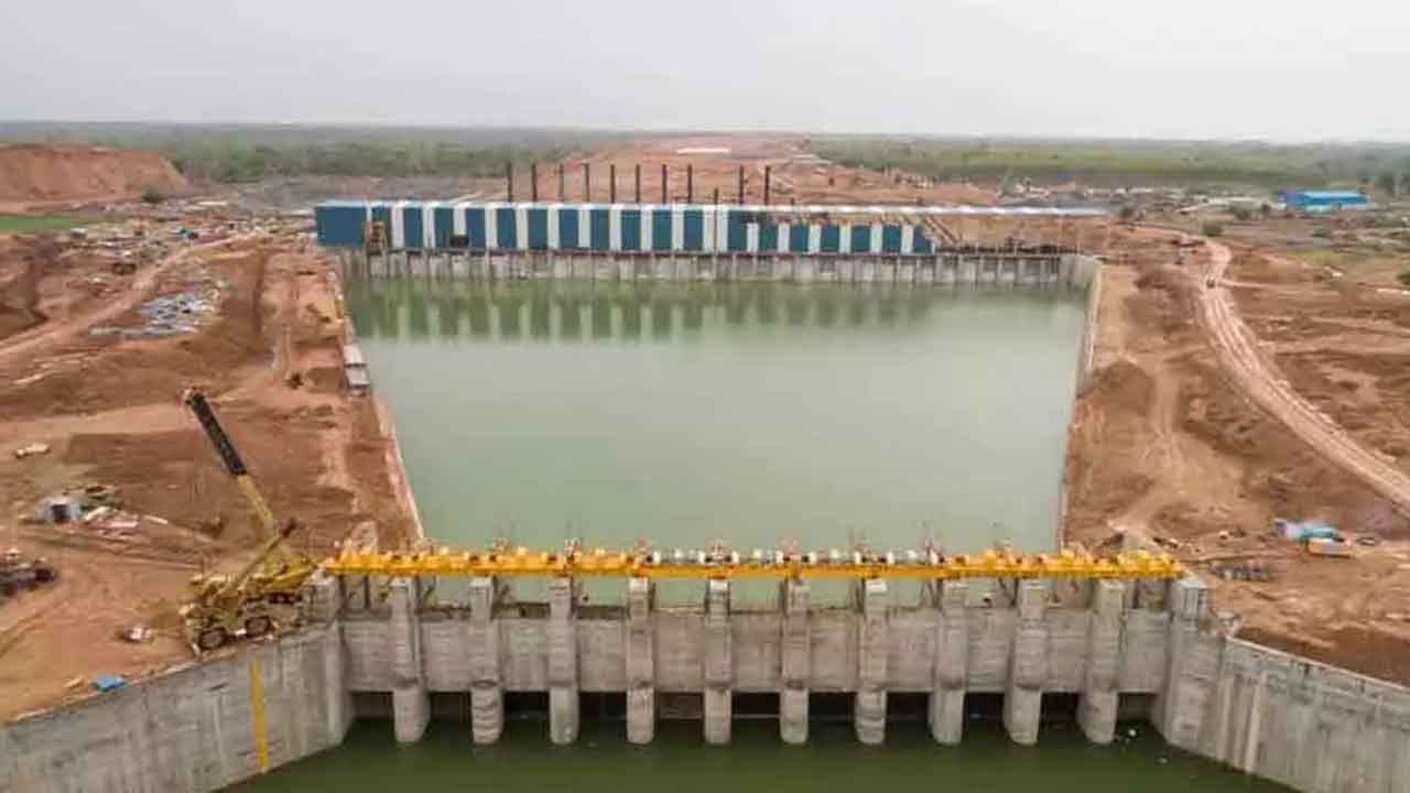 రాయలసీమ లిఫ్ట్‌ పనులు ఆపండి