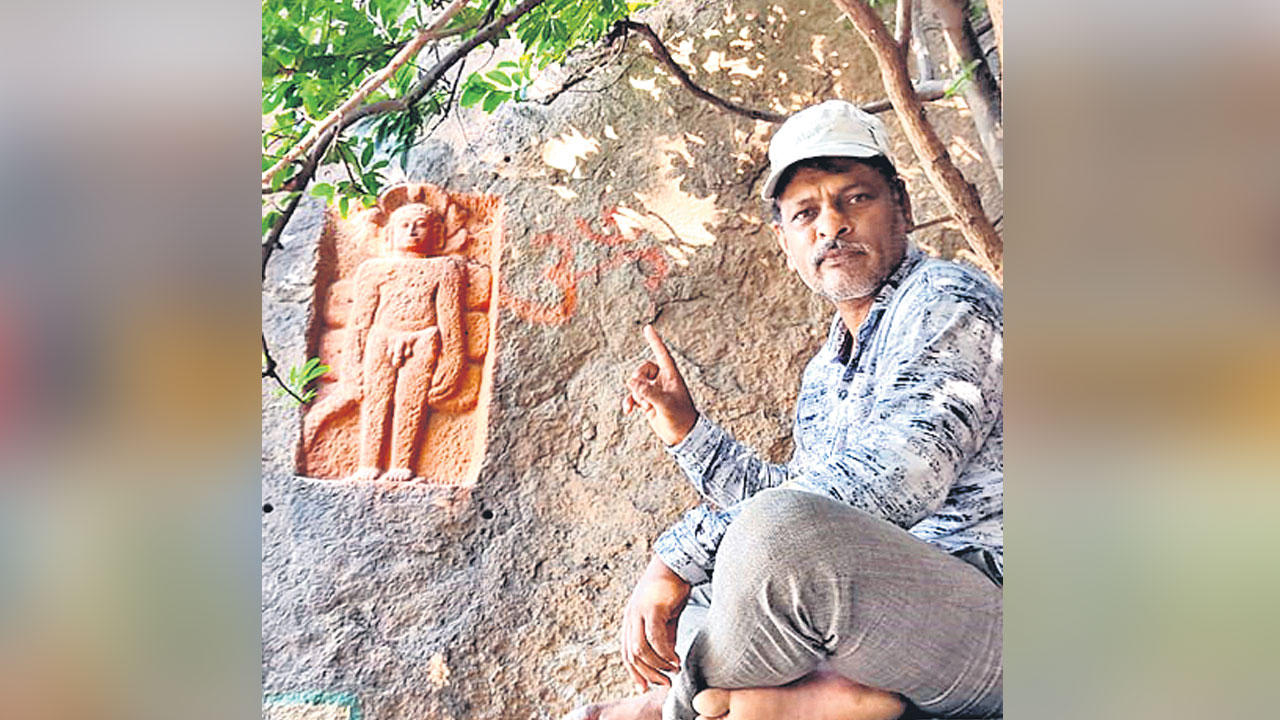 కొమురవెల్లి గుట్ట ఆదిమానవుల ఆవాసం