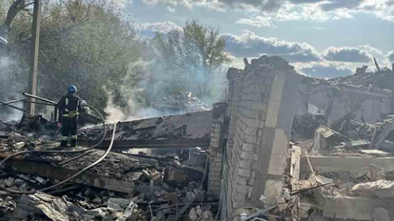 Russian attack | ఉక్రెయిన్‌లో షాపుపై రష్యా రాకెట్‌ దాడి.. 49 మంది మృతి