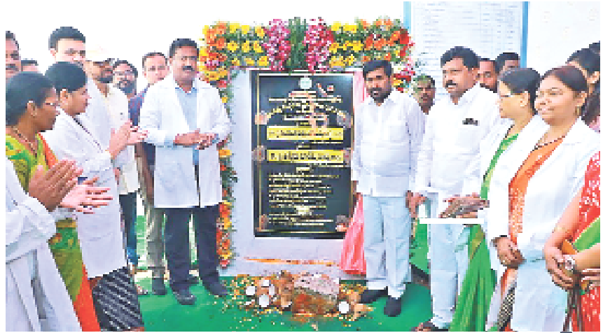 సీఎం కేసీఆర్‌ పాలనలో అన్నీ సంచలనాలే..