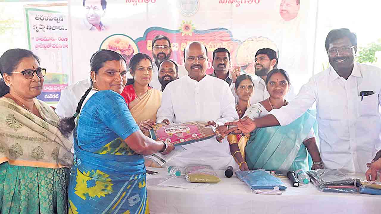 తెలంగాణ సంస్కృతికి ప్రతీక బతుకమ్మ