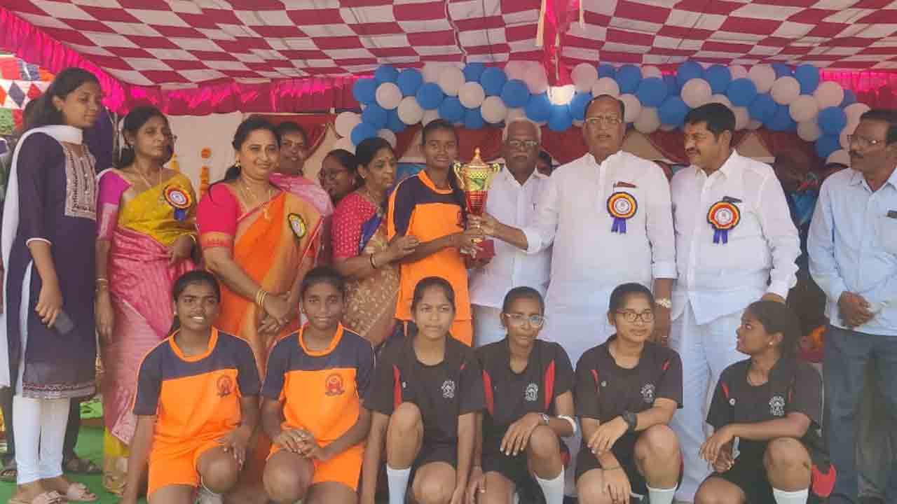 సీఎం కేసీఆర్‌ పాలనలోఅందరికీ సమాన విద్య