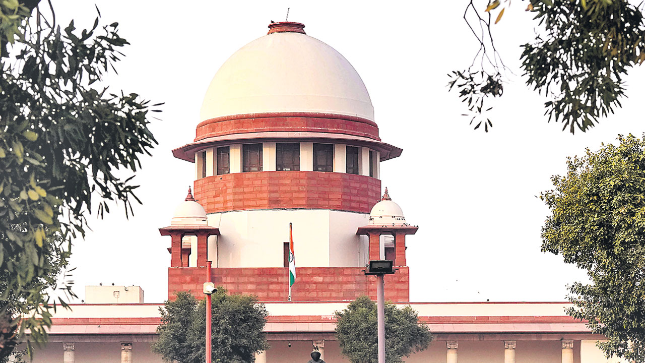 ఎన్నికల వేళ ఉచితాల పంపిణీ