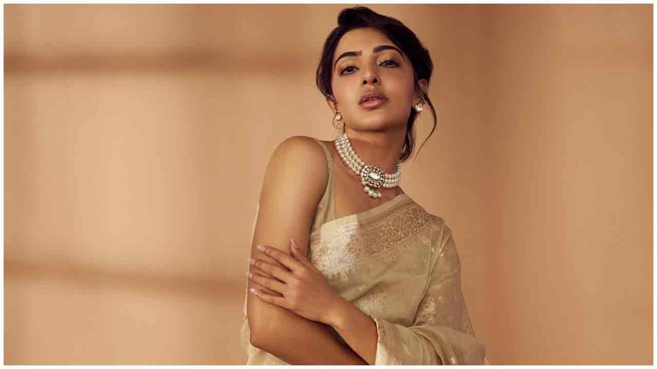 Samantha | చీరకట్టులో హొయలు పోయిన సమంత..