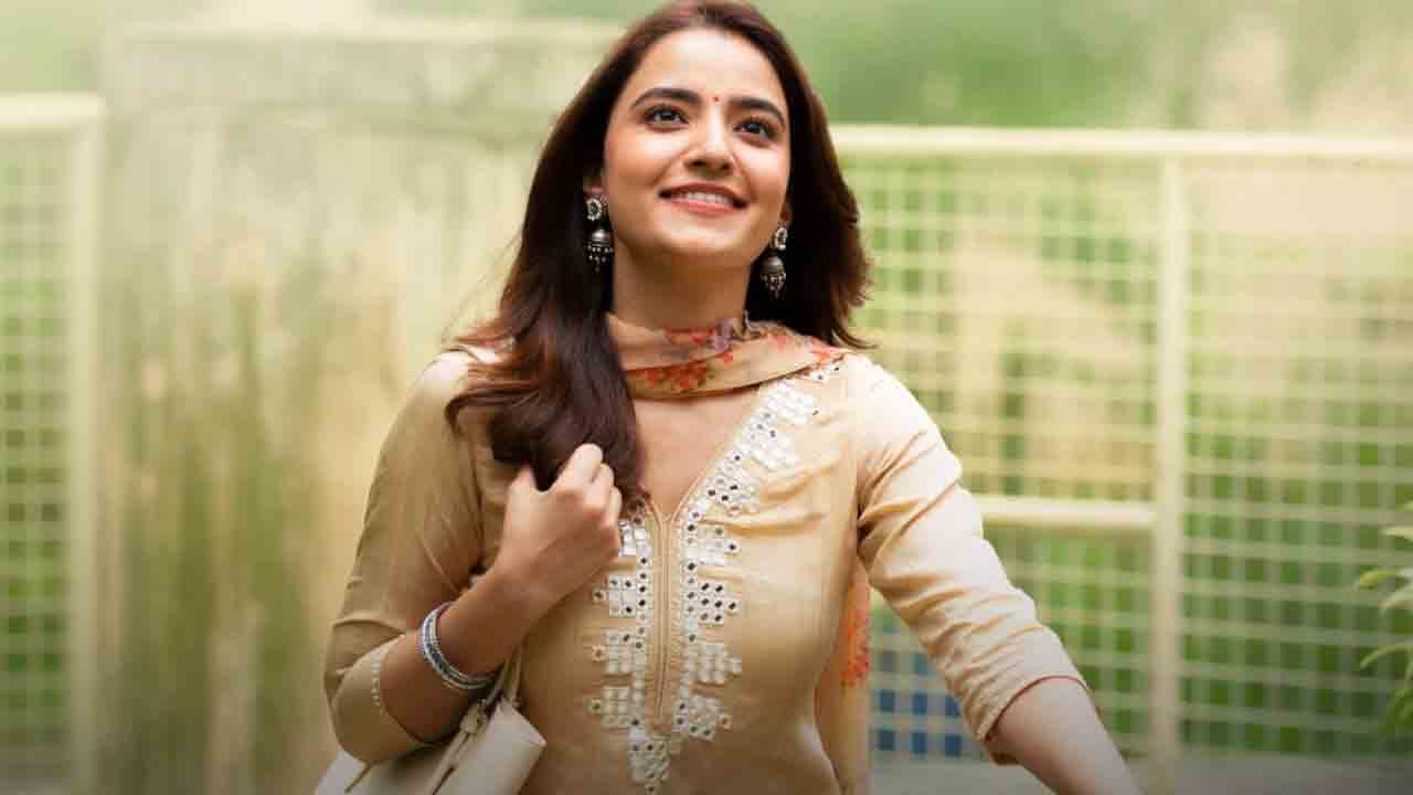 Spark | స్పార్క్‌ హీరోయిన్‌కు బర్త్‌ డే విషెస్‌.. రుక్సార్‌ ధిల్లాన్ లుక్‌ వైరల్