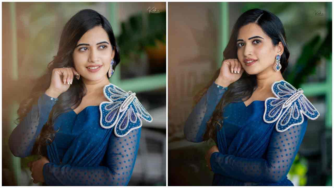 Sravanthi Chokarapu | బ్లూ కలర్ డ్రెస్‌లో మదిని దోచుకుంటున్న స్రవంతి చొక్కారపు..