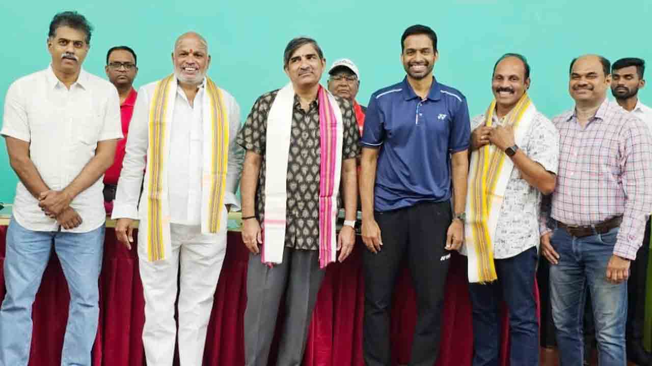 జాతీయ బ్యాడ్మింటన్‌ టోర్నీ షురూ