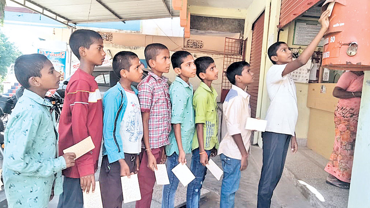 CM KCR | అల్పాహార దాతకు కృతజ్ఞతలు.. సీఎం కేసీఆర్‌కులక్ష మంది విద్యార్థుల పోస్టుకార్డులు