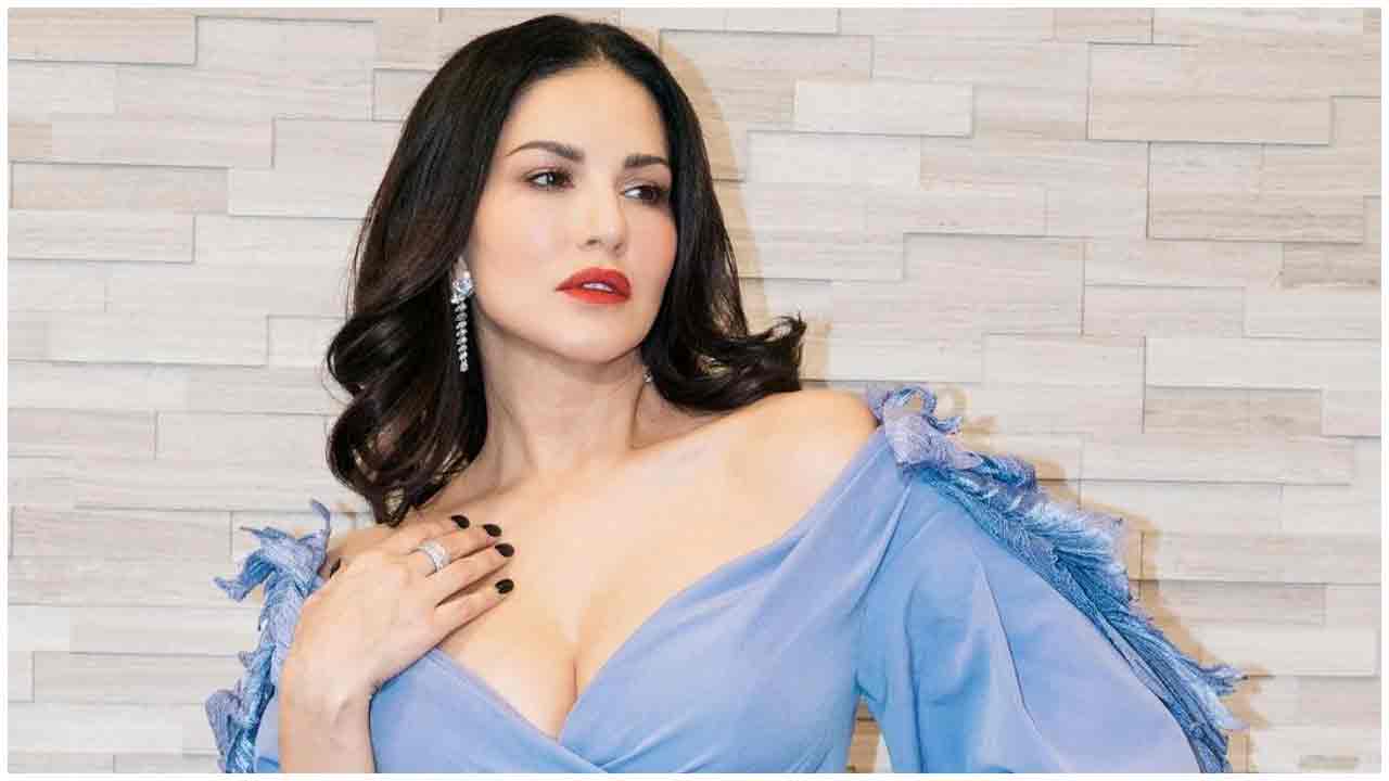 Sunny Leone | సొగసులతో కుర్రాళ్ల గుండెల్లో సెగలు పుట్టిస్తున్న సన్నీలియోన్..