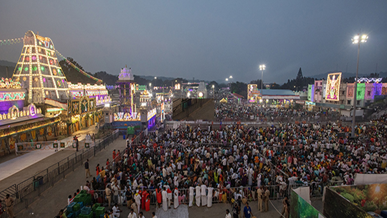 Tirumala Brahmotsavam | నయనానందం.. శ్రీవారి గరుడ సేవ.. పులకించిన భక్తజనం