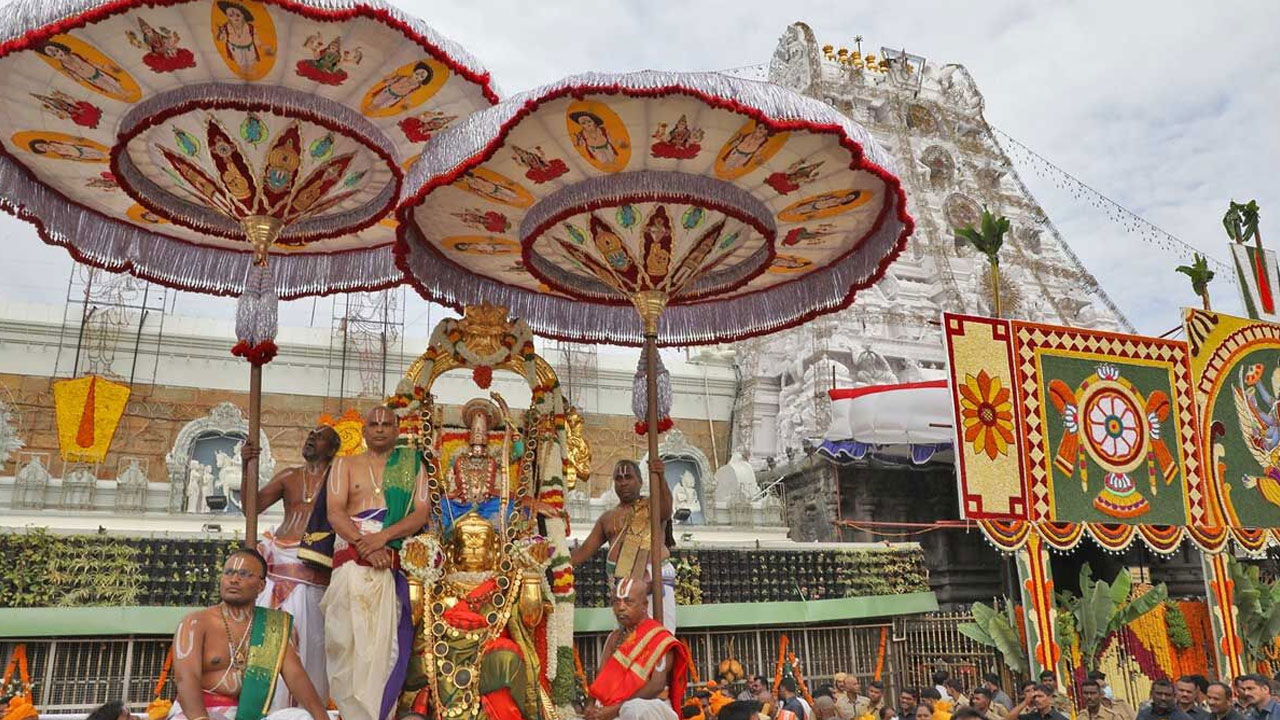 Tirumala | తిరుమలలో ఘనంగా నవరాత్రి బ్రహ్మోత్సవాలు.. హనుమంత వాహనంపై మలయప్ప స్వామి