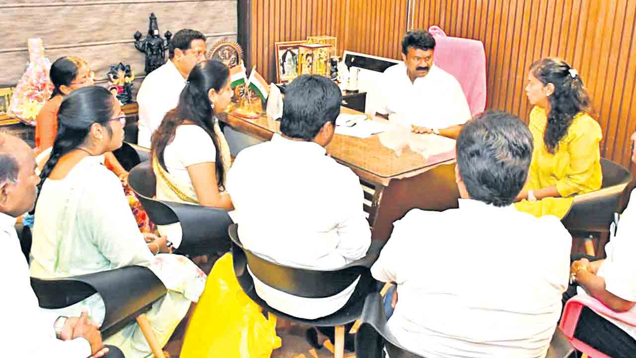 లాస్య నందితను భారీ మెజారిటీతో గెలిపించాలి