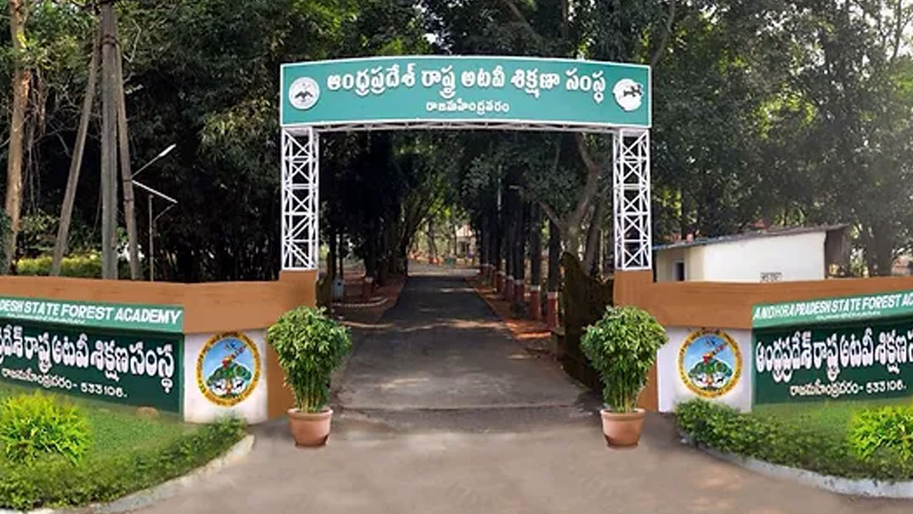 అటవీ అధికారులకు ముగిసిన శిక్షణ