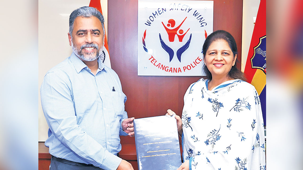 ఎంసీఎఫ్‌, ఐజేఎంతో ఉమెన్‌ సేఫ్టీవింగ్‌ ఎంవోయూ