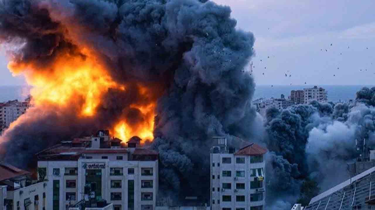 Israel-Hamas War | రాత్రికి రాత్రే గాజాలో 200 మిలిటెంట్‌ స్థావరాలపై దాడిచేసిన ఇజ్రాయెల్‌ సైన్యం