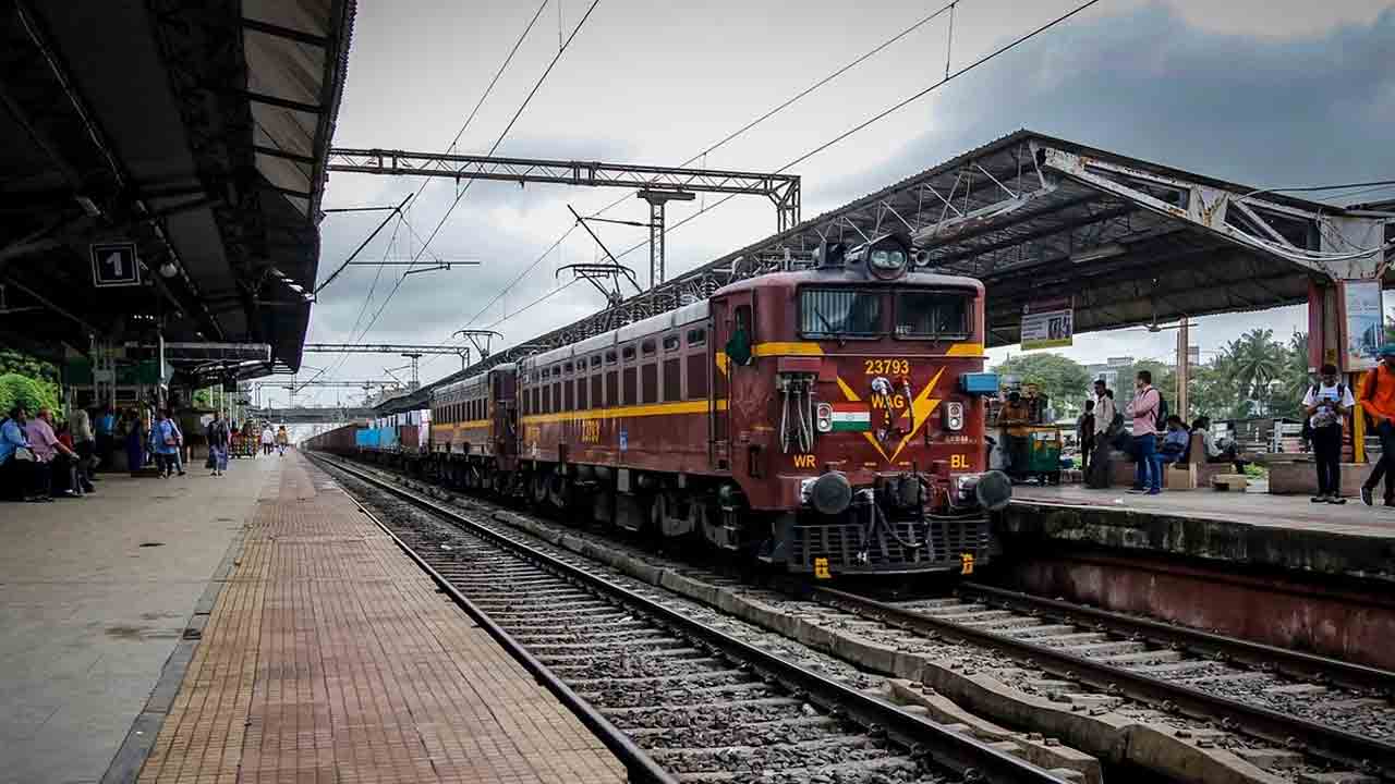 కొత్త ట్రిక్‌తో రైల్వేకు బురిడీ