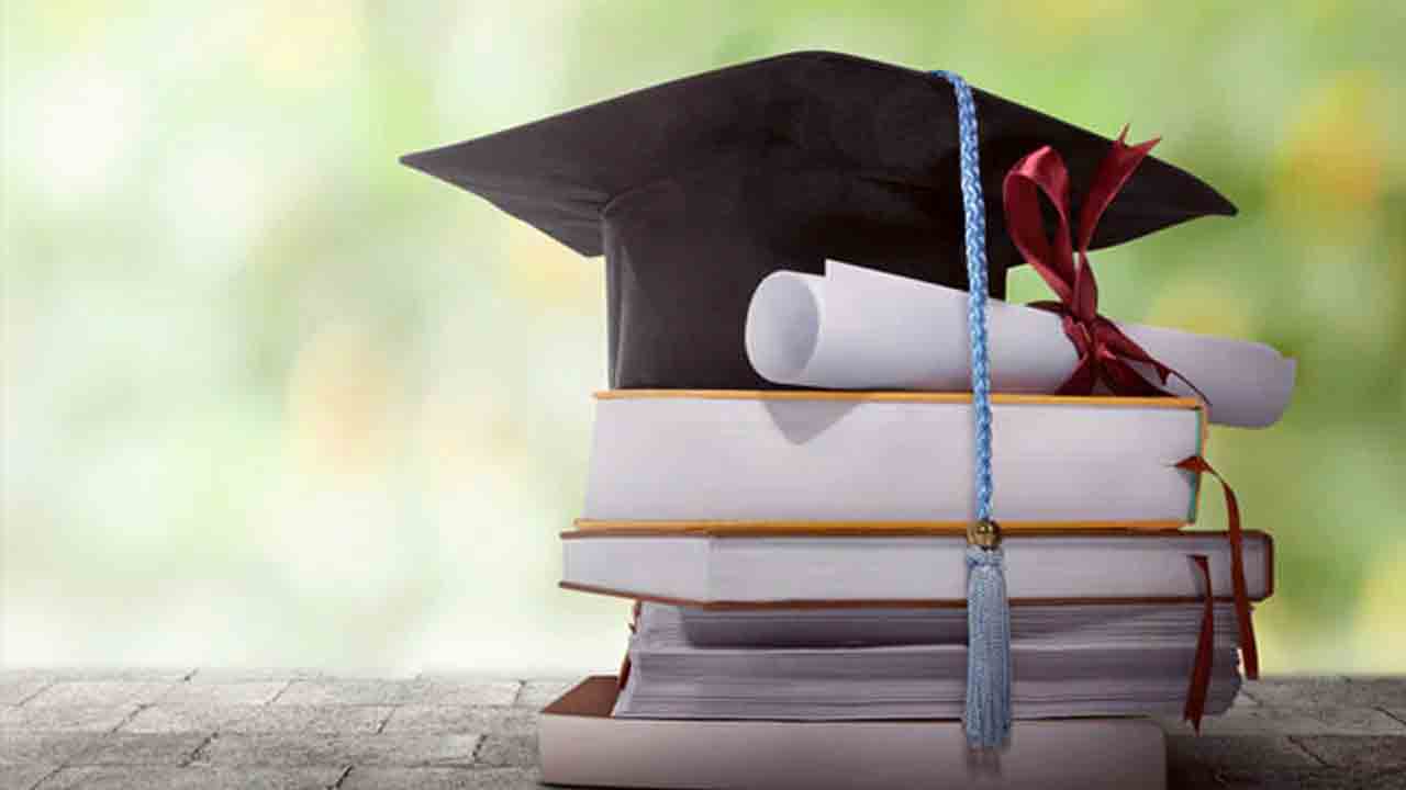 UGC | యూజీసీ ఫెలోషిప్‌ల కింద ఇచ్చే ఆర్థిక సాయాన్ని పెంచిన యూనివర్సిటీ గ్రాంట్స్‌ కమిషన్‌