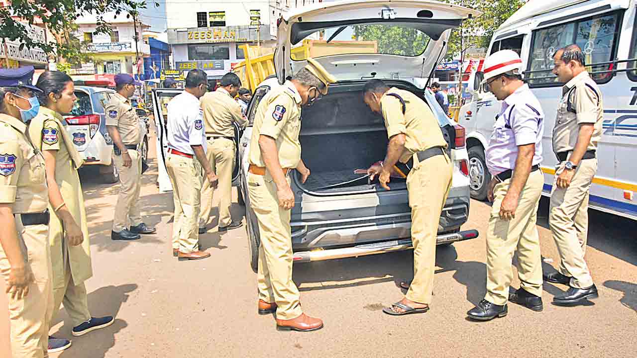 ముమ్మర తనిఖీలు