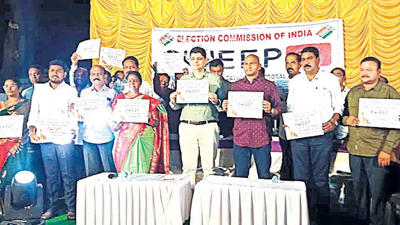 ఓటర్లలో చైతన్యం కోసమే ‘స్వీప్‌’
