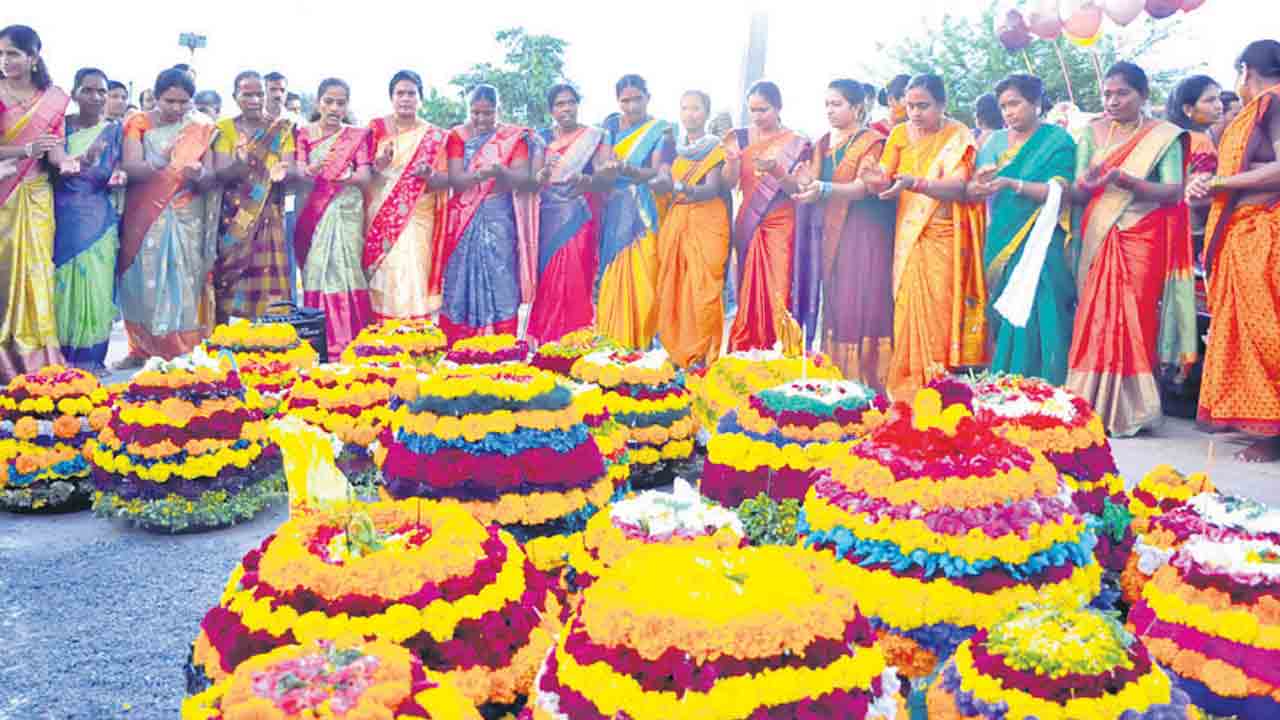 సద్దుల బతుకమ్మ సంబురాలు