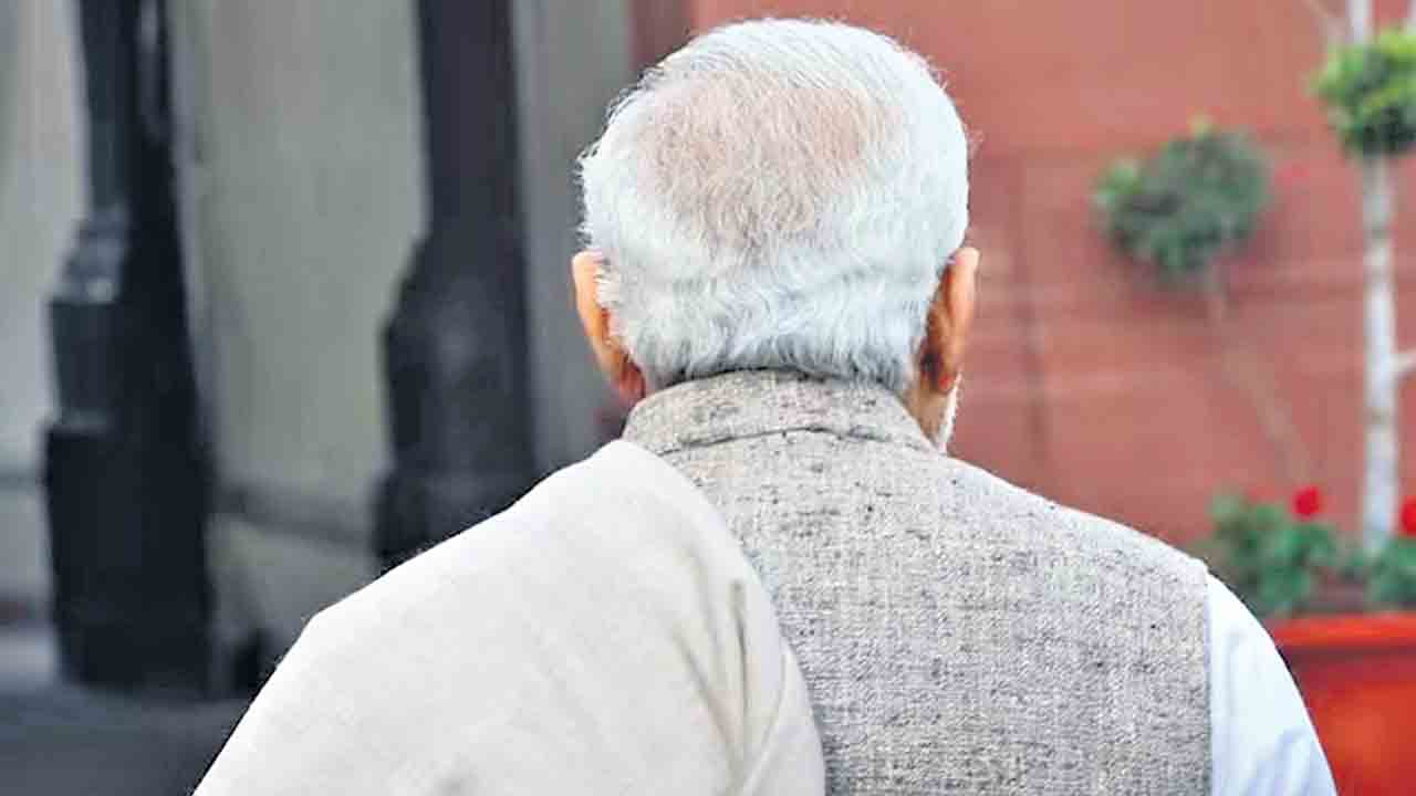 ‘పుల్వామా’కు బాధ్యులెవరు? నిఘా వైఫల్యానికి జవాబుదారీ ఎవరు?.. కేంద్రంలోని బీజేపీ ప్రభుత్వానికి అమర జవాన్ల కుటుంబాల ప్రశ్న